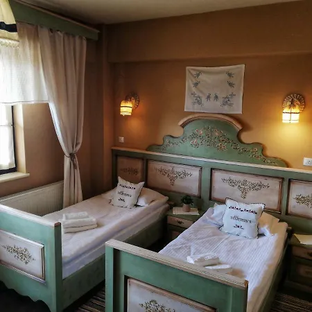 Kastel Transylvania מלון 3*